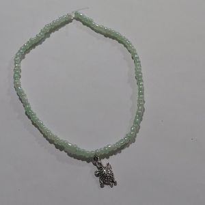 Shimmery green turtle choker